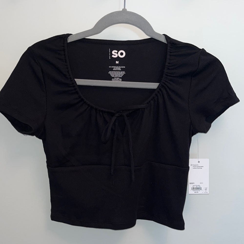 BRAND NEW Black cropped shirt with bow